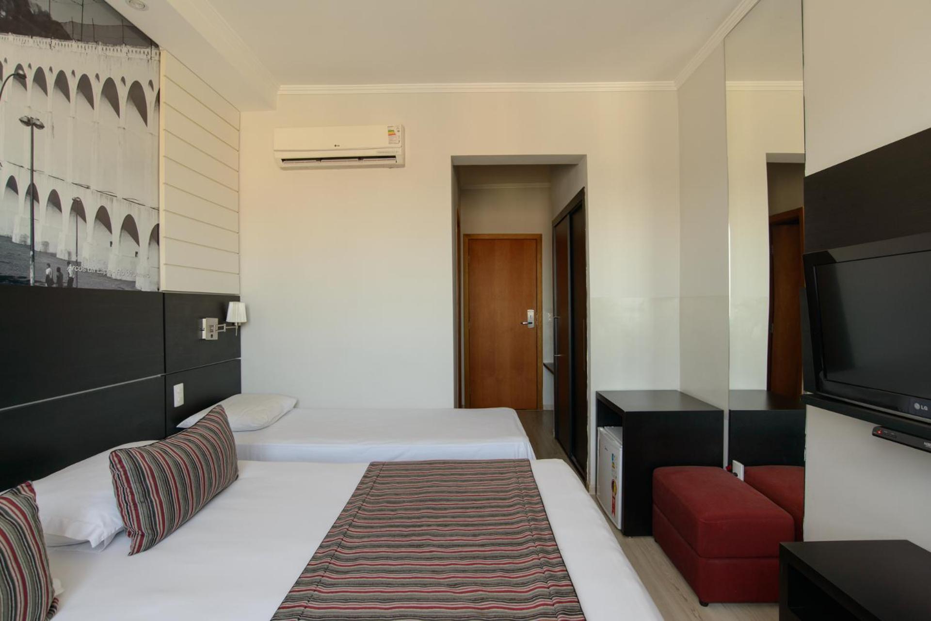 Faro Hotel 陶巴特 外观 照片