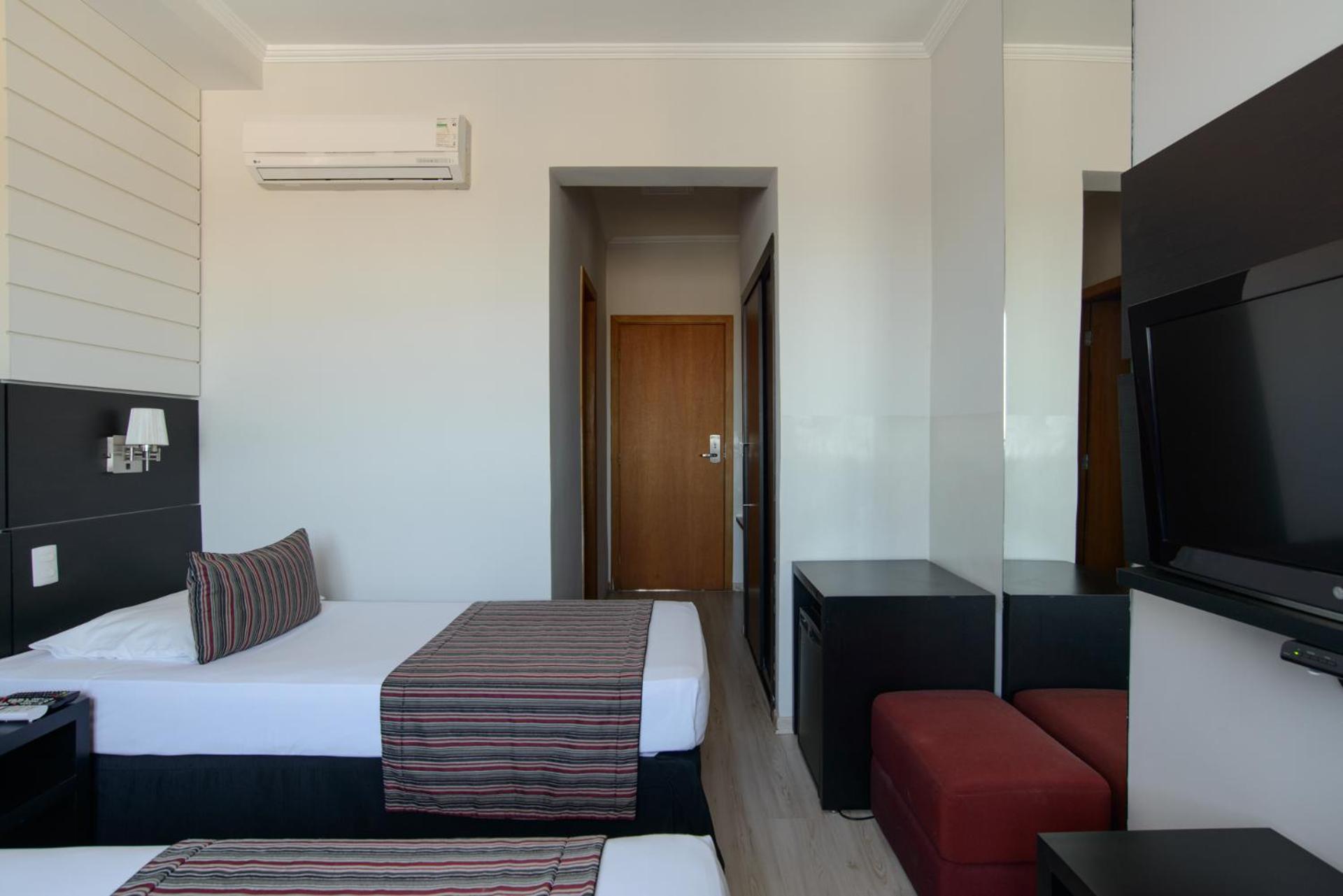 Faro Hotel 陶巴特 外观 照片