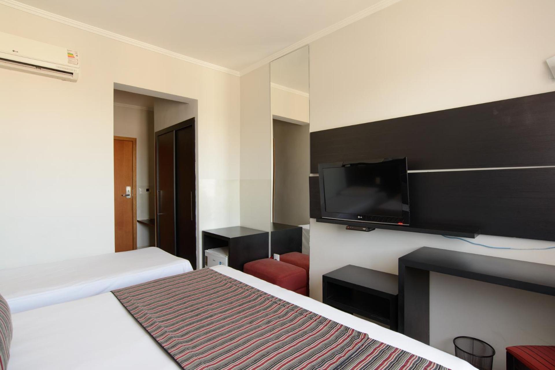Faro Hotel 陶巴特 外观 照片