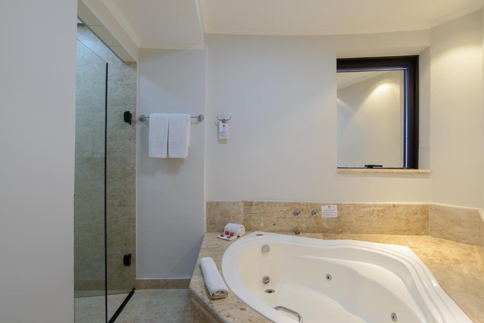 Faro Hotel 陶巴特 外观 照片