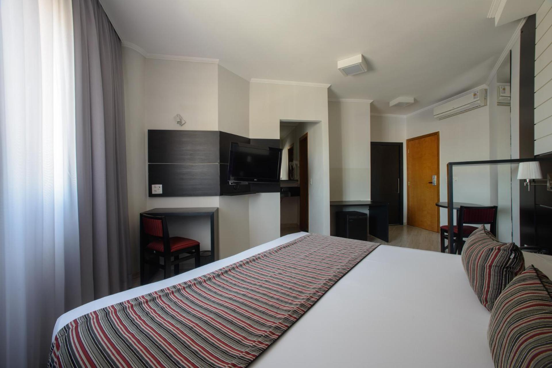 Faro Hotel 陶巴特 外观 照片