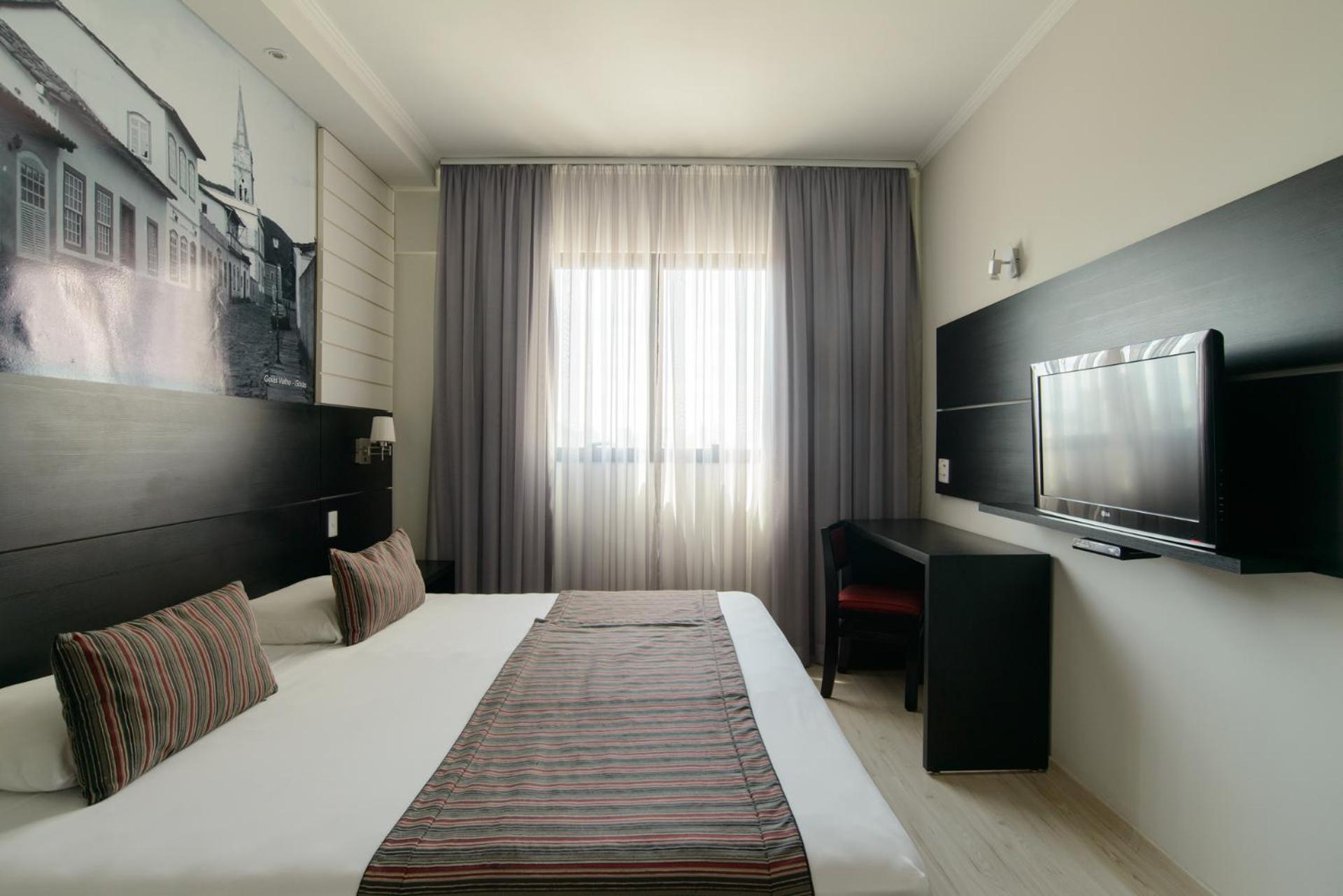 Faro Hotel 陶巴特 外观 照片