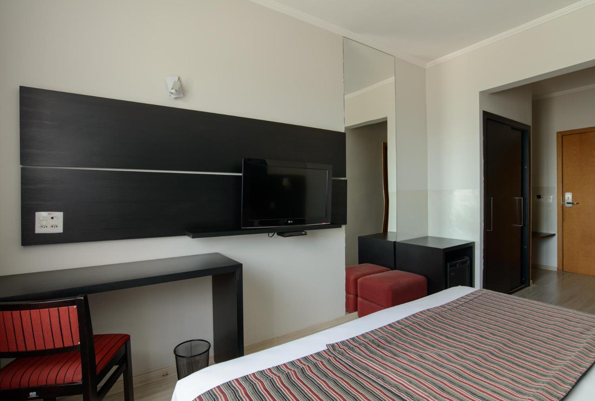 Faro Hotel 陶巴特 外观 照片